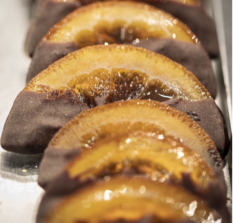 henri-le-roux-petits-plaisirs-oranges-confites-chocolat-orange image 2