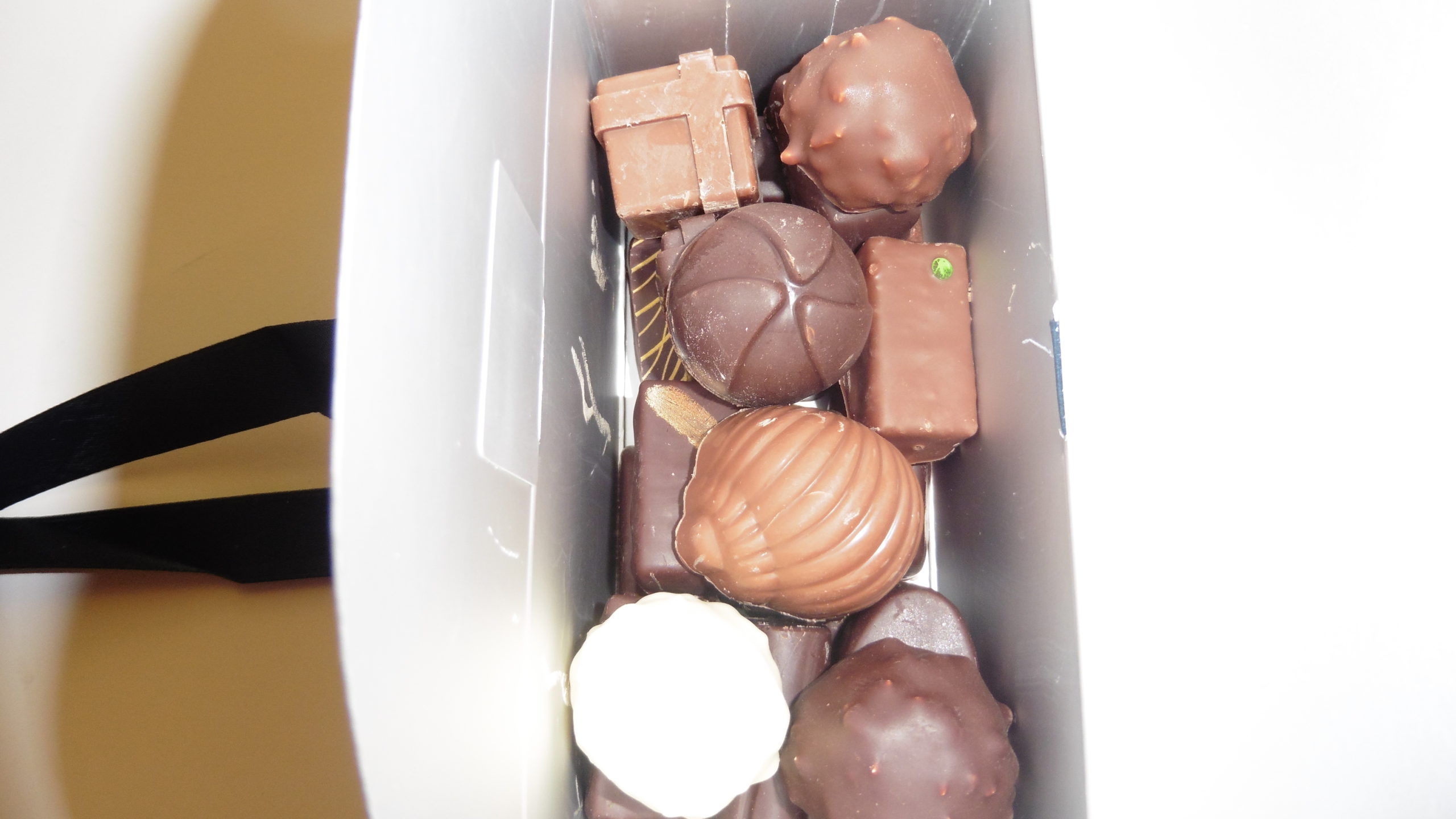 confiserie-hallard-chocolat-de-no-l-ballotin-assorti image 2
