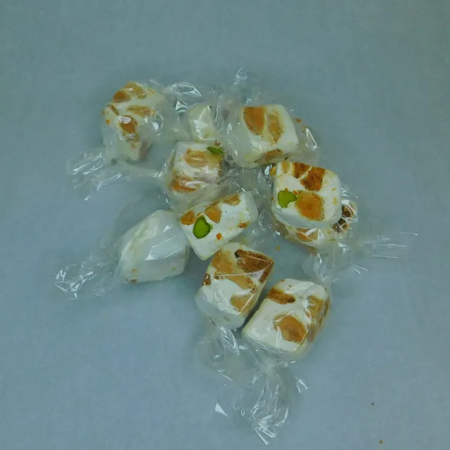 hallard-nougats-et-nougatines-nougat-blanc-amandes-pistaches-miel image 1