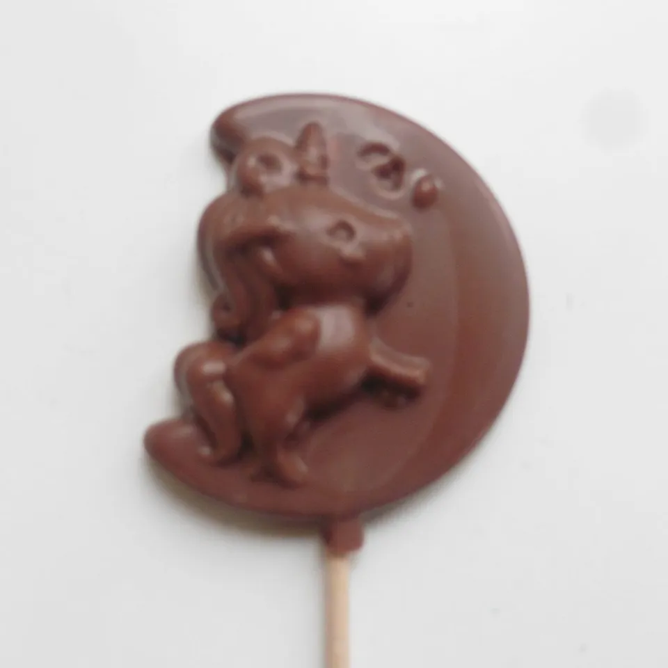 confiserie-hallard-sucette-licorne-sucette-chocolat-25-g-noir-lait-blanc image 1