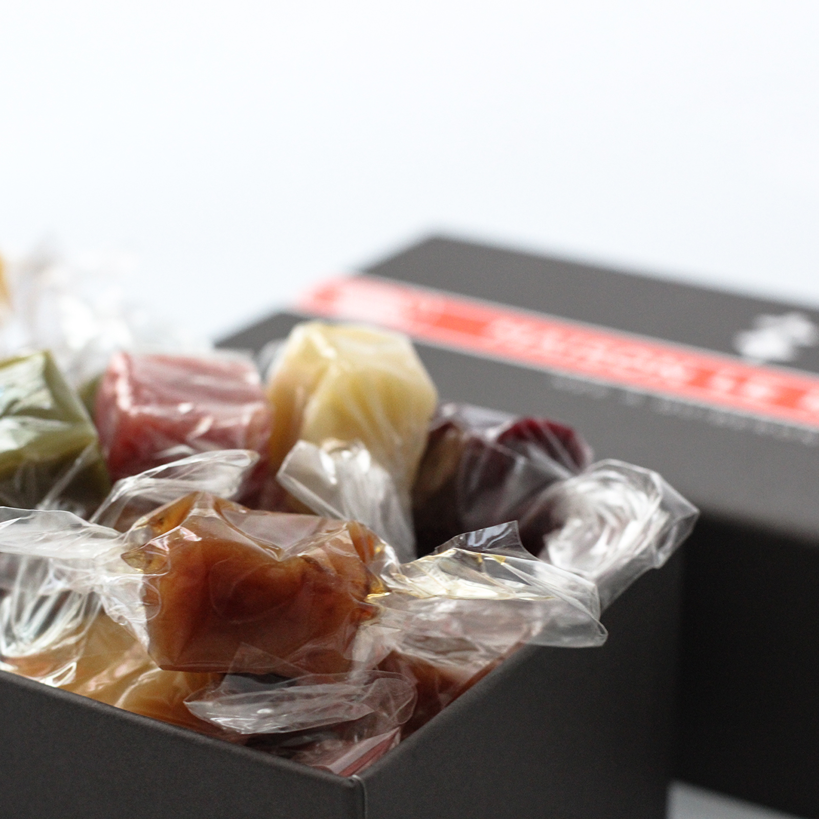 henri-le-roux-ballotin-caramels-plein-fruits-assortiment-fruity image 2
